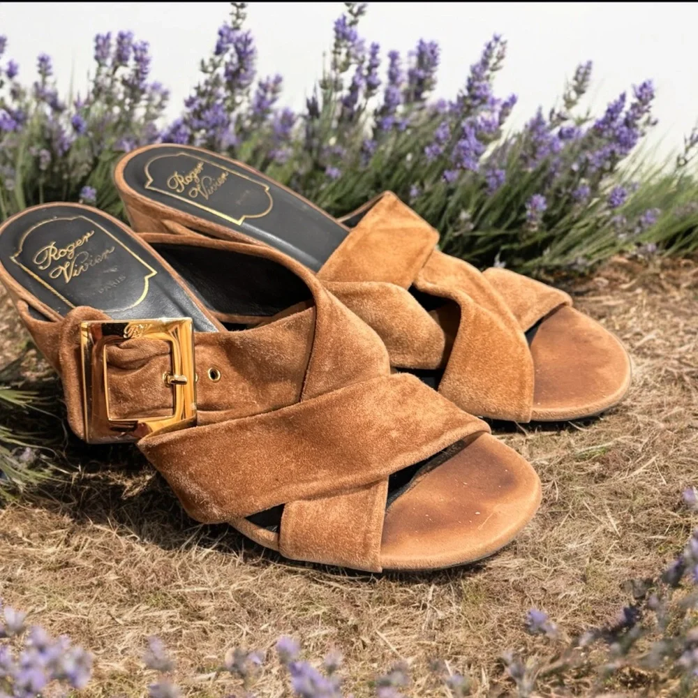 Roger Vivier chic tan